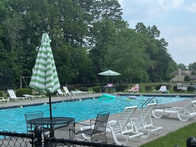 1694 Red Oak Drive, Unit 185 Dalton, GA 30721 - Photo 28 of 36 1694 Red Oak pool