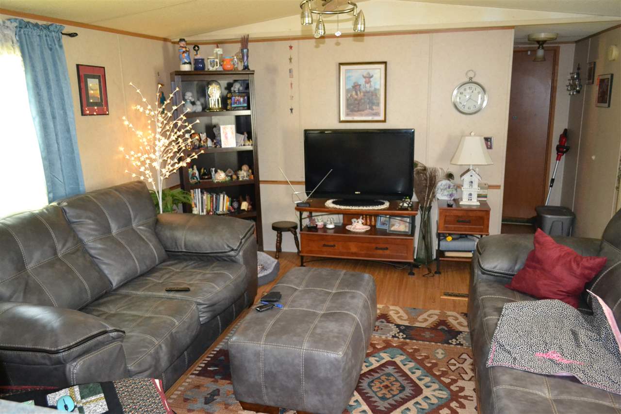 26135 B Schoen Road Elberta, AL 36530 - Photo 4 of 15 Living Room