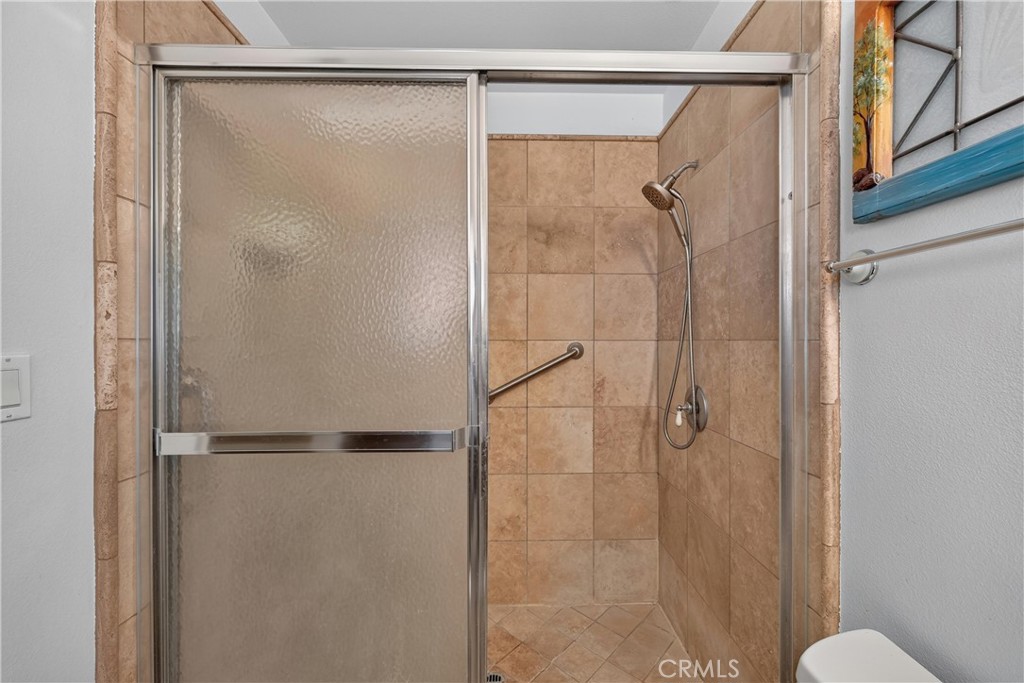 18666 Bert Road Riverside, CA 92508 - Photo 26 of 73 Principal Bathroom