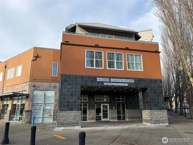 $349,900 | 225 Logan Avenue South, Unit 111, Renton, WA 98057