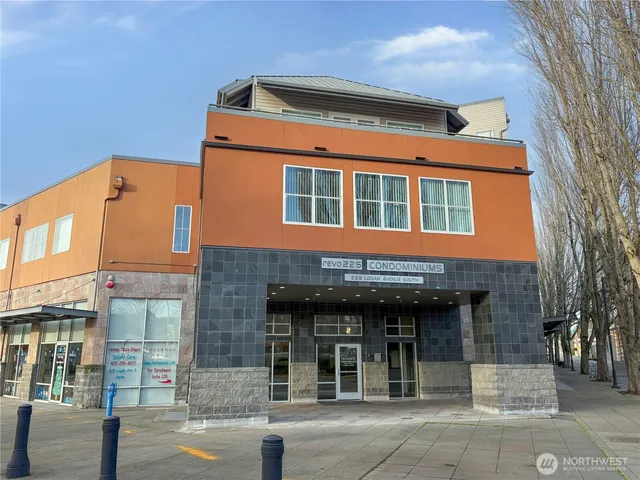 $349,900 | 225 Logan Avenue South, Unit 111, Renton, WA 98057