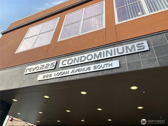 $349,900 | 225 Logan Avenue South, Unit 111, Renton, WA 98057