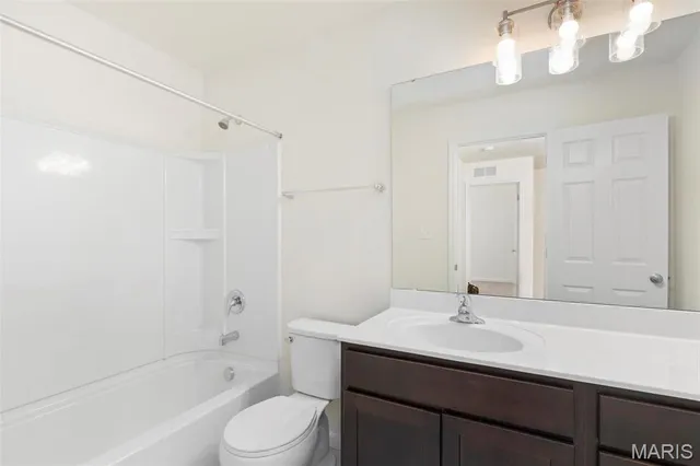 $339,900 | 43 Fairmount Grv Drive, St. Peters, MO 63376