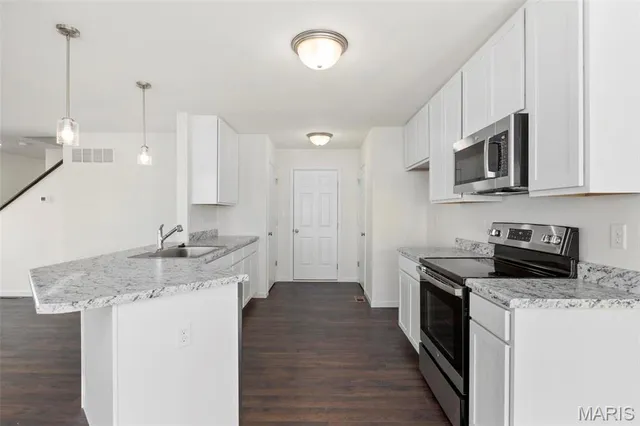 $339,900 | 43 Fairmount Grv Drive, St. Peters, MO 63376