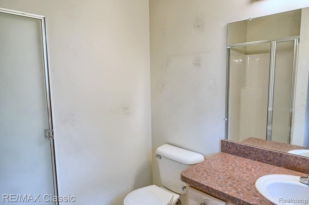 19778 Merriman Road Livonia, MI 48152 - Photo 15 of 27 Master_Bathroom.jpg