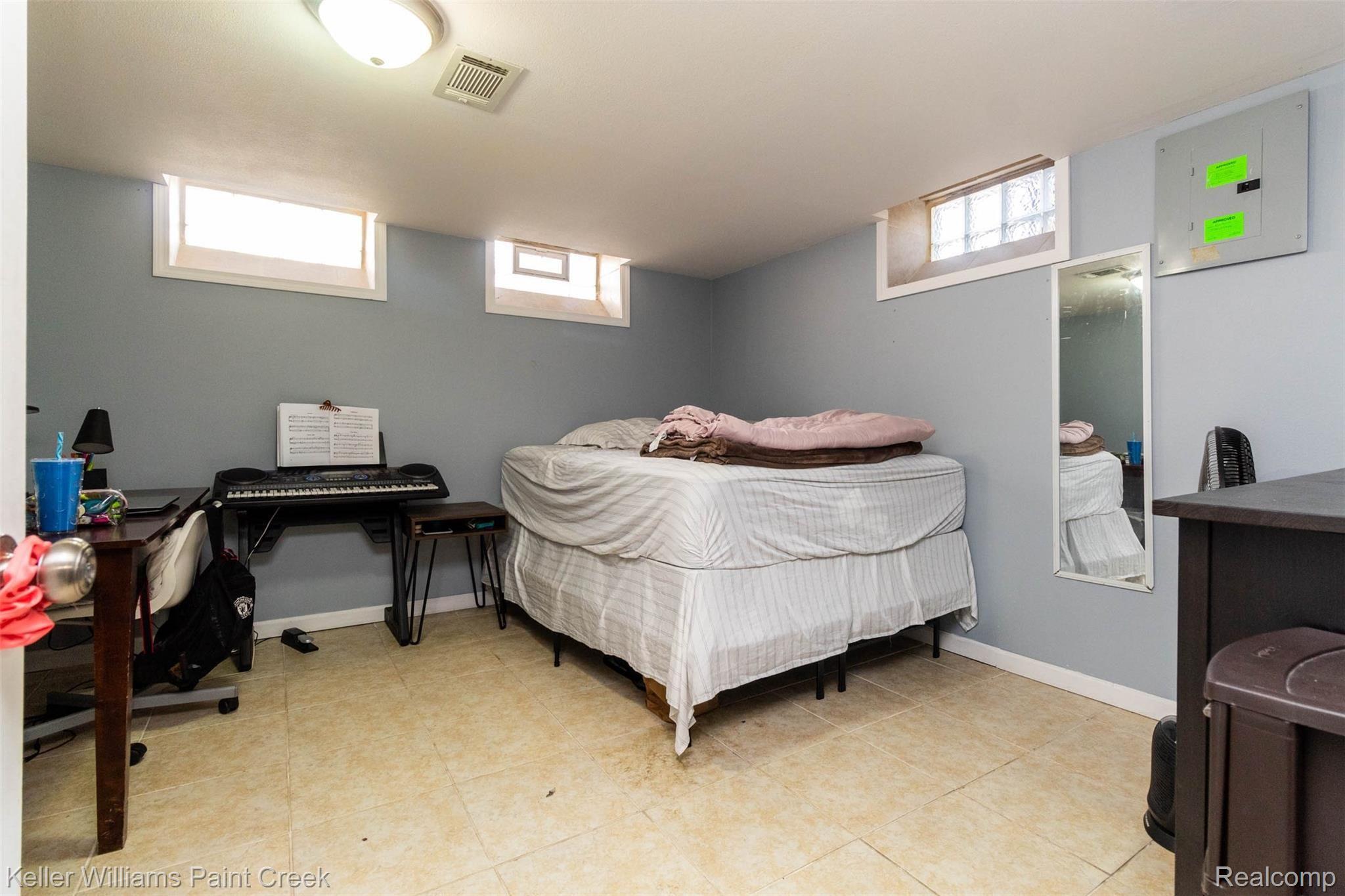 11031 12 Mile Road Warren, MI 48093 - Photo 28 of 41 interior (24).jpg