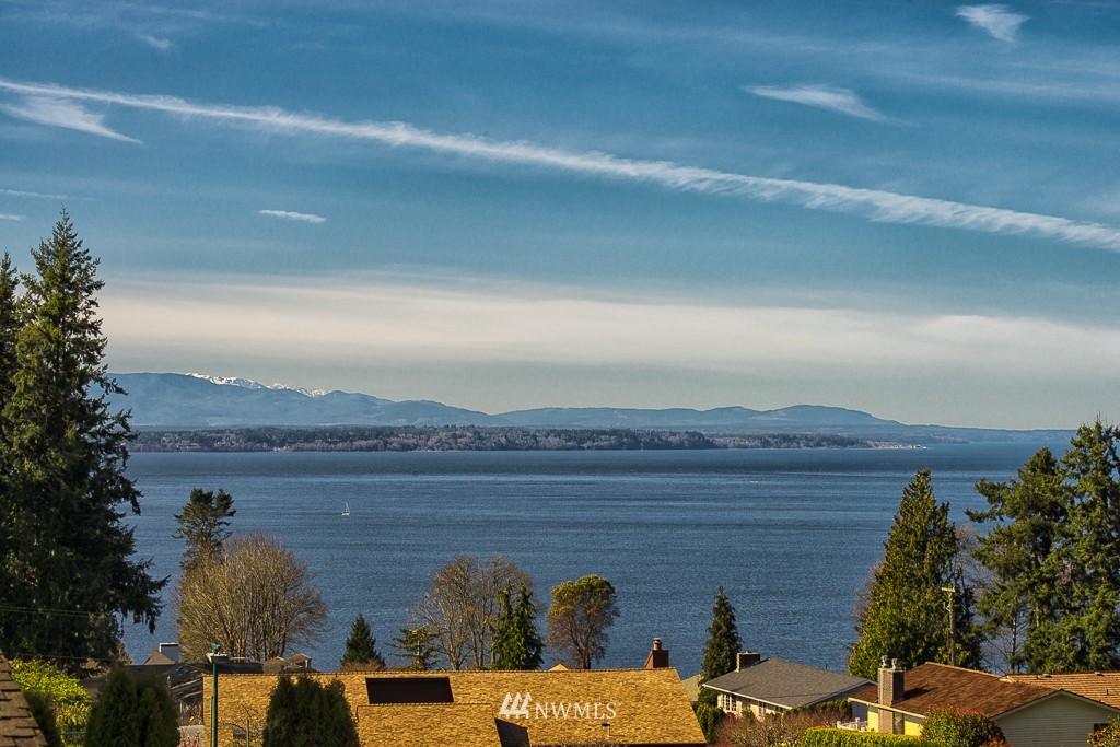 7017 165th Place Southwest Edmonds, WA 98026 - Photo 2 of 23