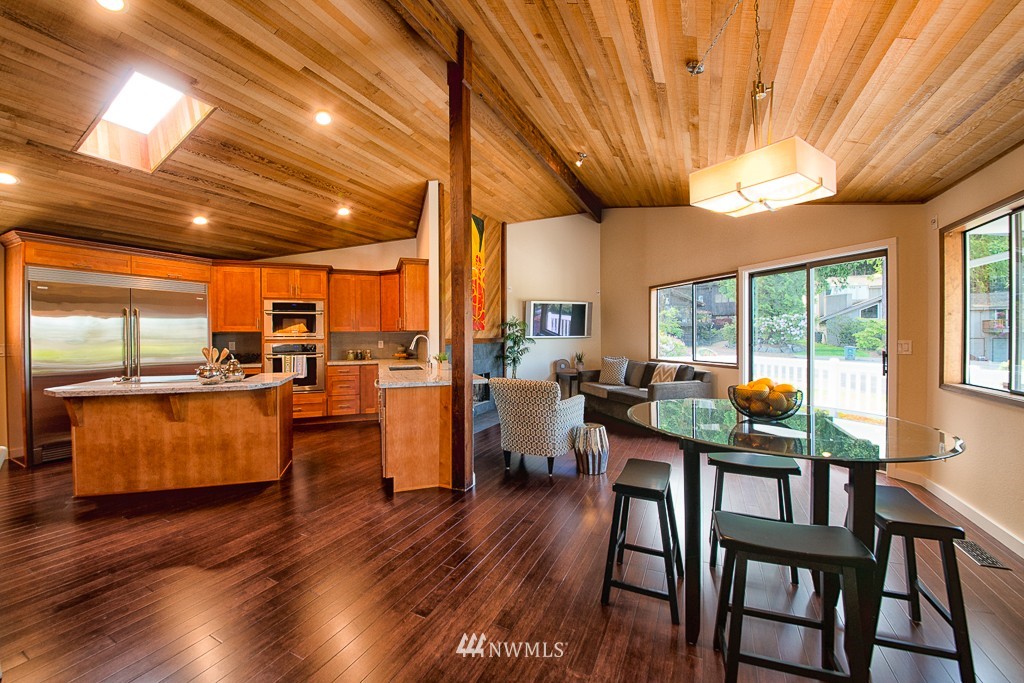 7017 165th Place Southwest Edmonds, WA 98026 - Photo 4 of 23