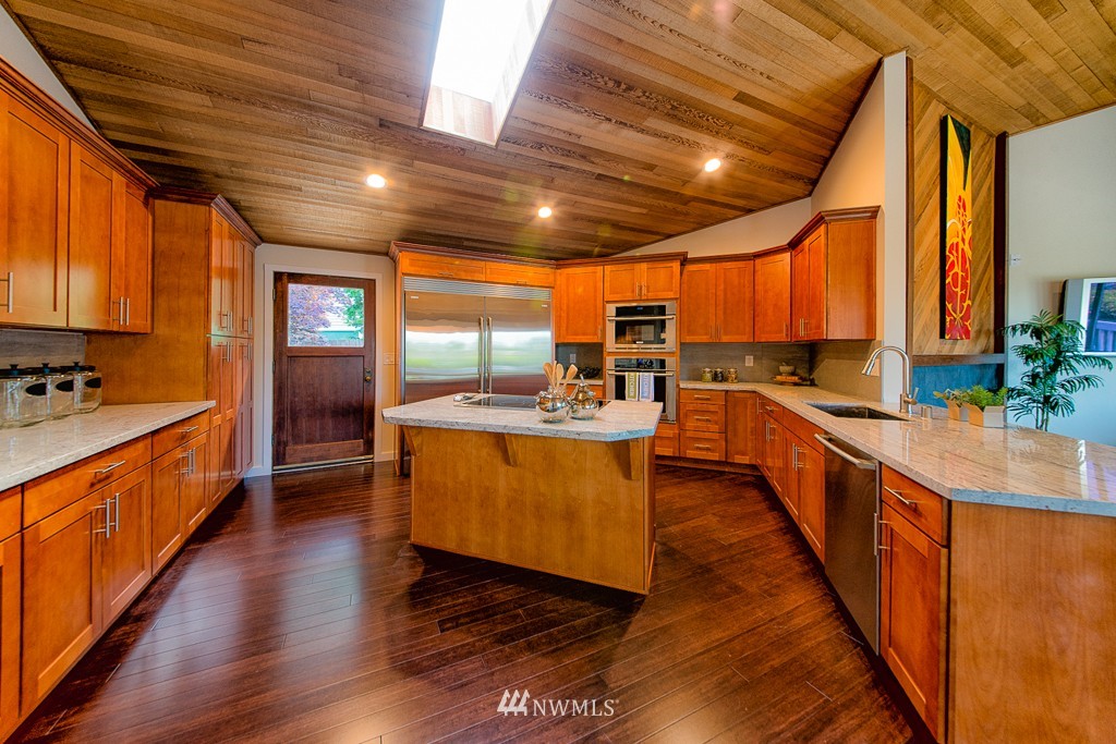 7017 165th Place Southwest Edmonds, WA 98026 - Photo 6 of 23