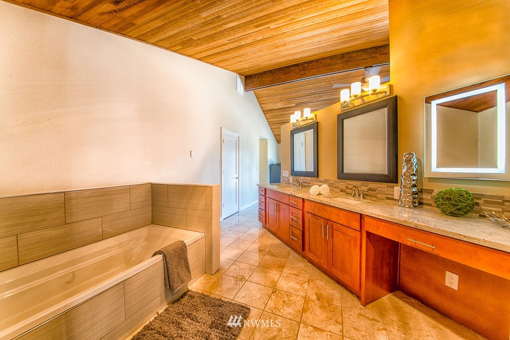 7017 165th Place Southwest Edmonds, WA 98026 - Photo 8 of 23