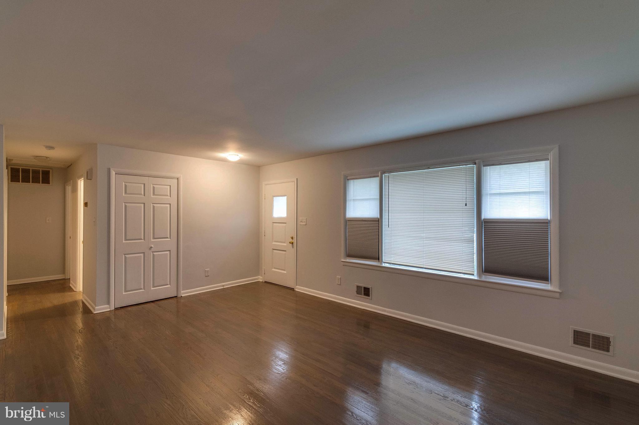 9107 Good Luck Road Lanham, MD 20706 - Photo 5 of 24 Living Room