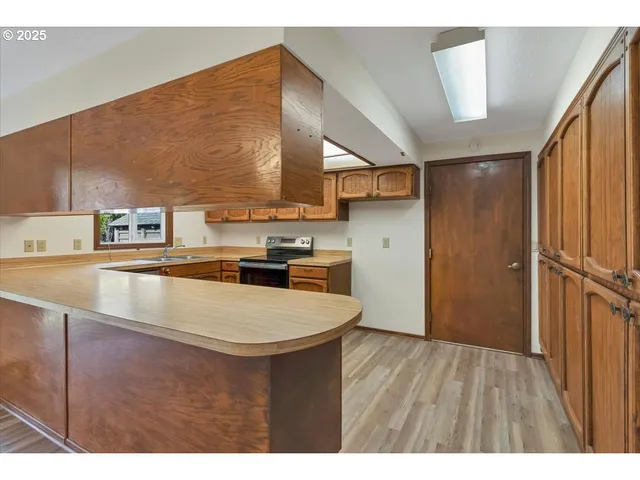 $399,000 | 2520 South Crestline Drive, Waldport, OR 97394