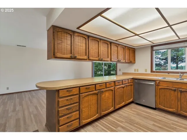 $399,000 | 2520 South Crestline Drive, Waldport, OR 97394