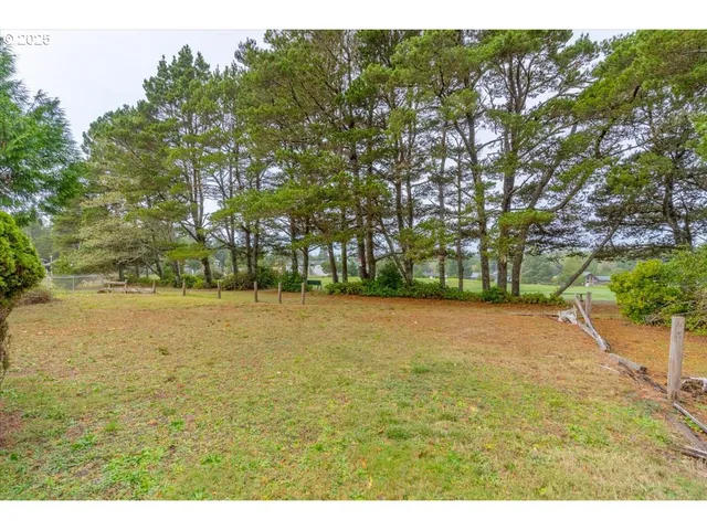 $399,000 | 2520 South Crestline Drive, Waldport, OR 97394