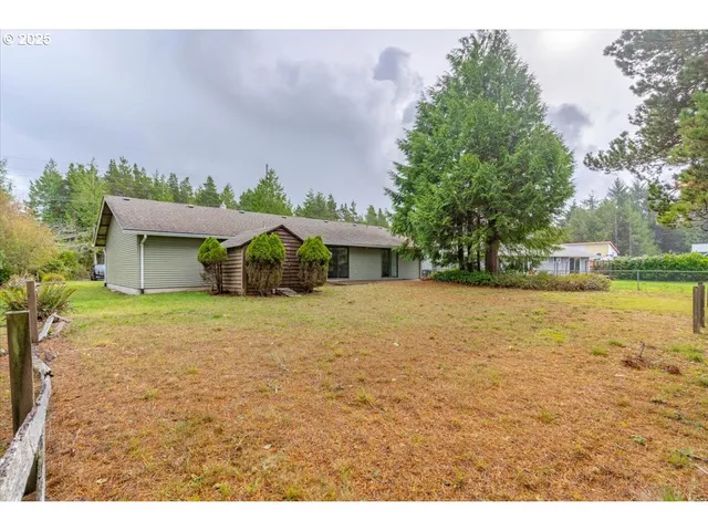 $399,000 | 2520 South Crestline Drive, Waldport, OR 97394