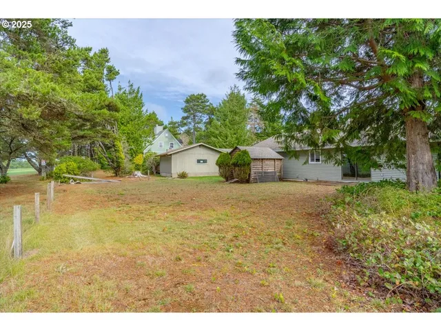 $399,000 | 2520 South Crestline Drive, Waldport, OR 97394