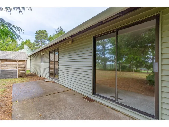 $399,000 | 2520 South Crestline Drive, Waldport, OR 97394