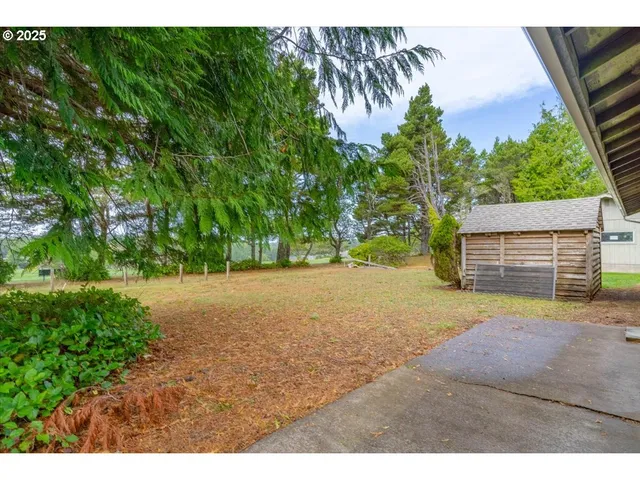 $399,000 | 2520 South Crestline Drive, Waldport, OR 97394