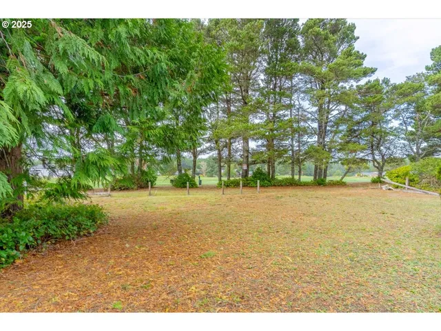 $399,000 | 2520 South Crestline Drive, Waldport, OR 97394