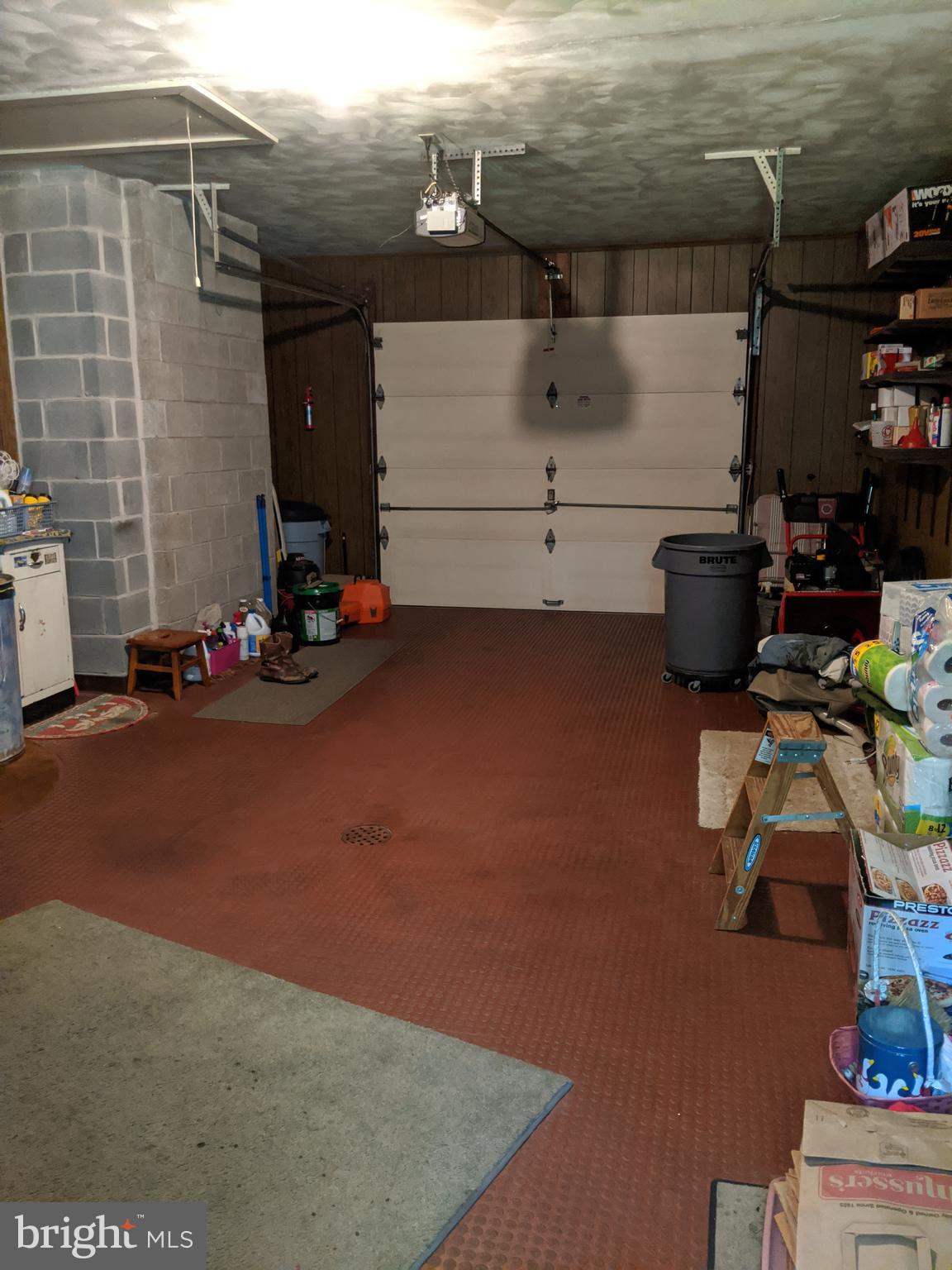 124 Timber Road Lebanon, PA 17042 - Photo 17 of 19 Garage