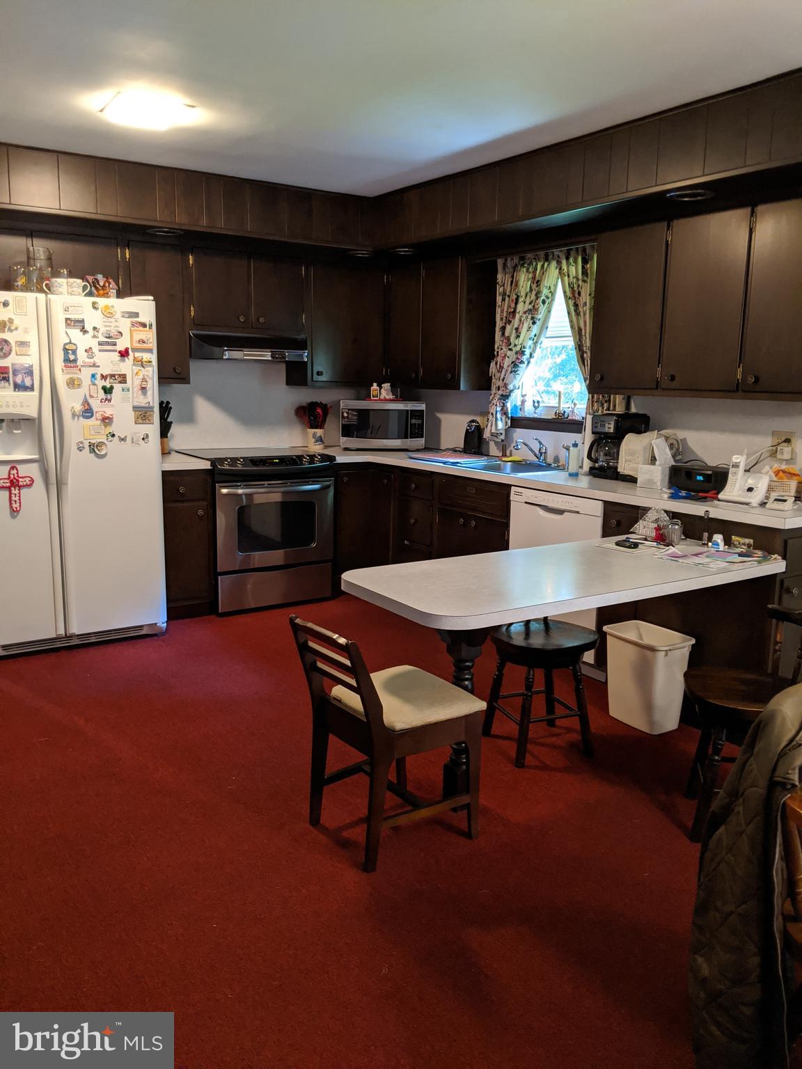 124 Timber Road Lebanon, PA 17042 - Photo 5 of 19 Kitchen with Island