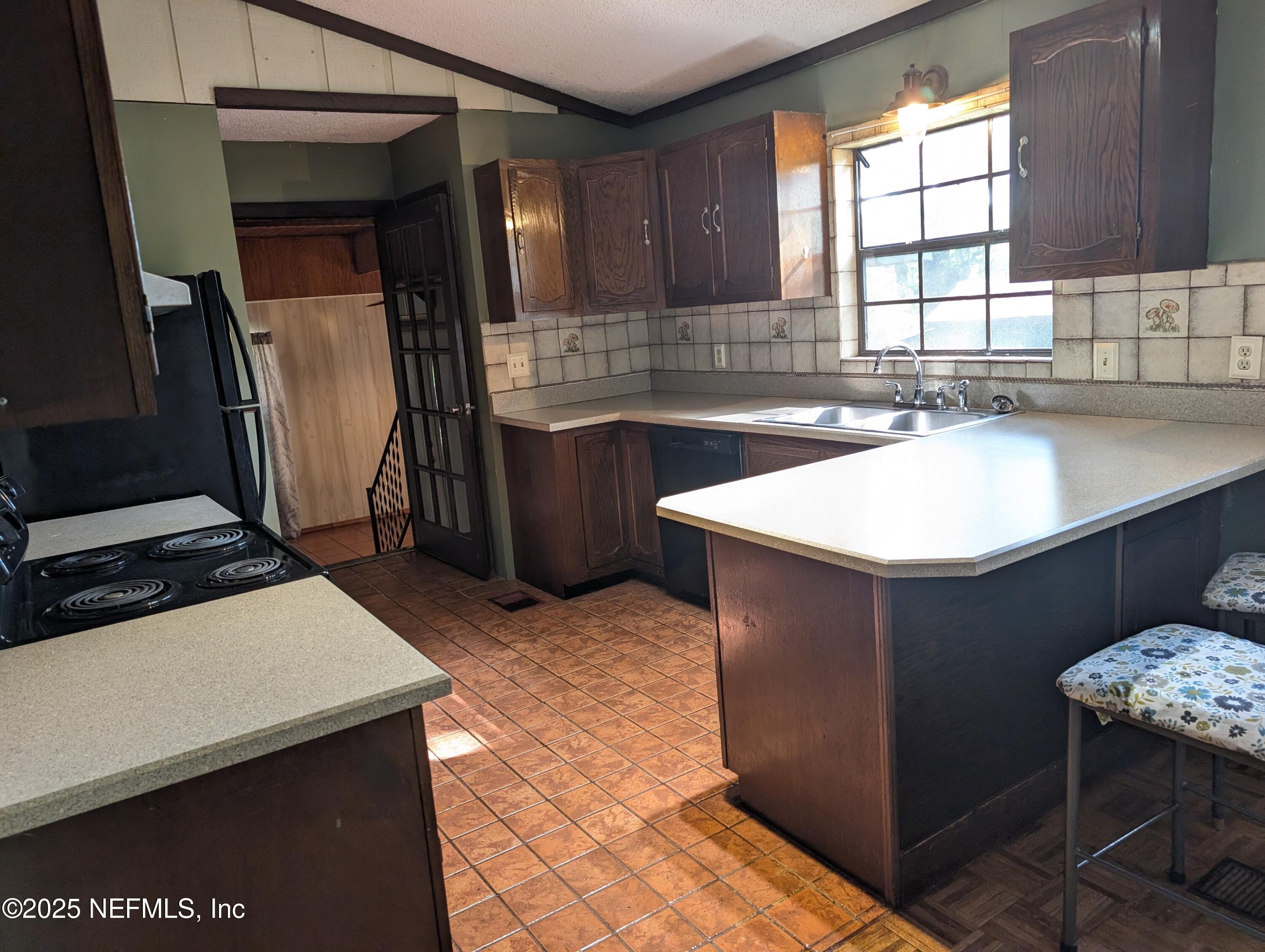 183 Sherman Dr Circle, Unit A Interlachen, FL 32148 - Photo 6 of 22 183 A SHERMAN DR CIR 8