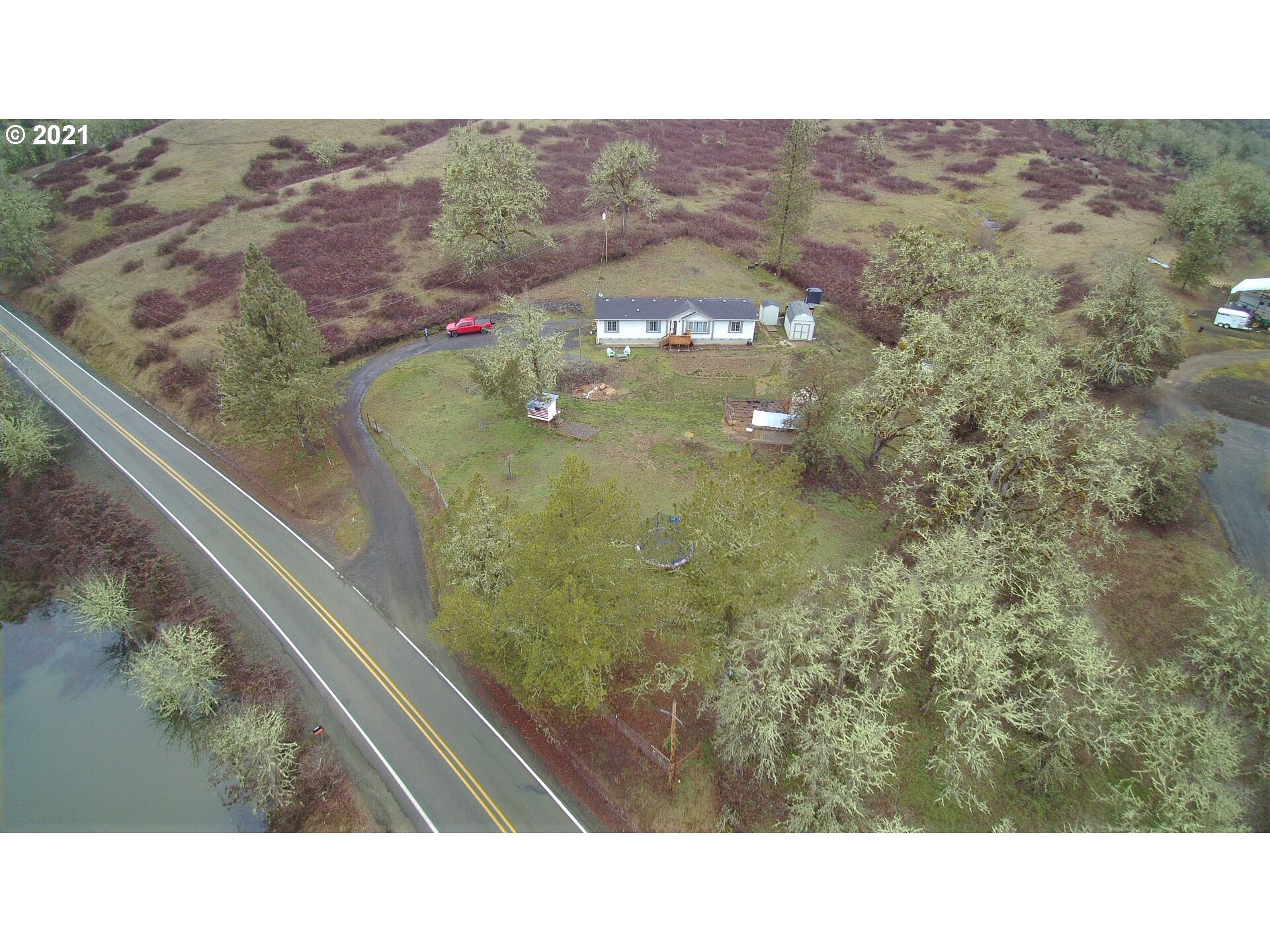 151 Whistlers Park Road Roseburg, OR 97470 - Photo 2 of 30