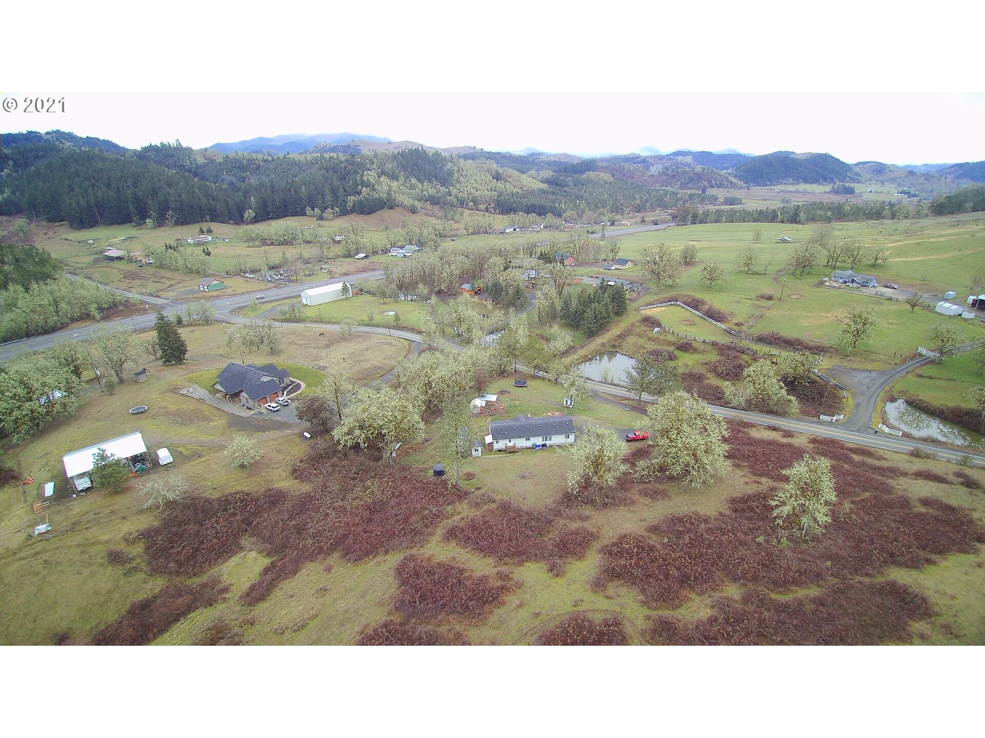 151 Whistlers Park Road Roseburg, OR 97470 - Photo 3 of 30