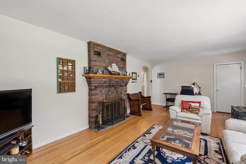 $315,000 | 515 Almonesson Road, Blackwood, NJ 08012