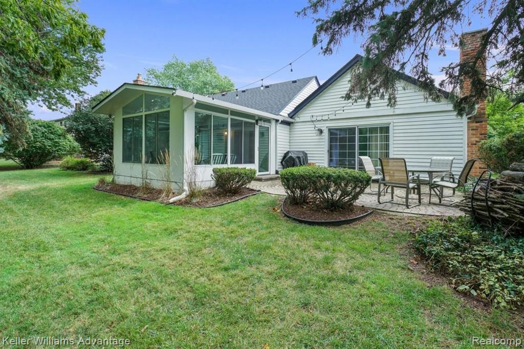 35984 Charter Crest Road Farmington Hills, MI 48335 - Photo 25 of 39