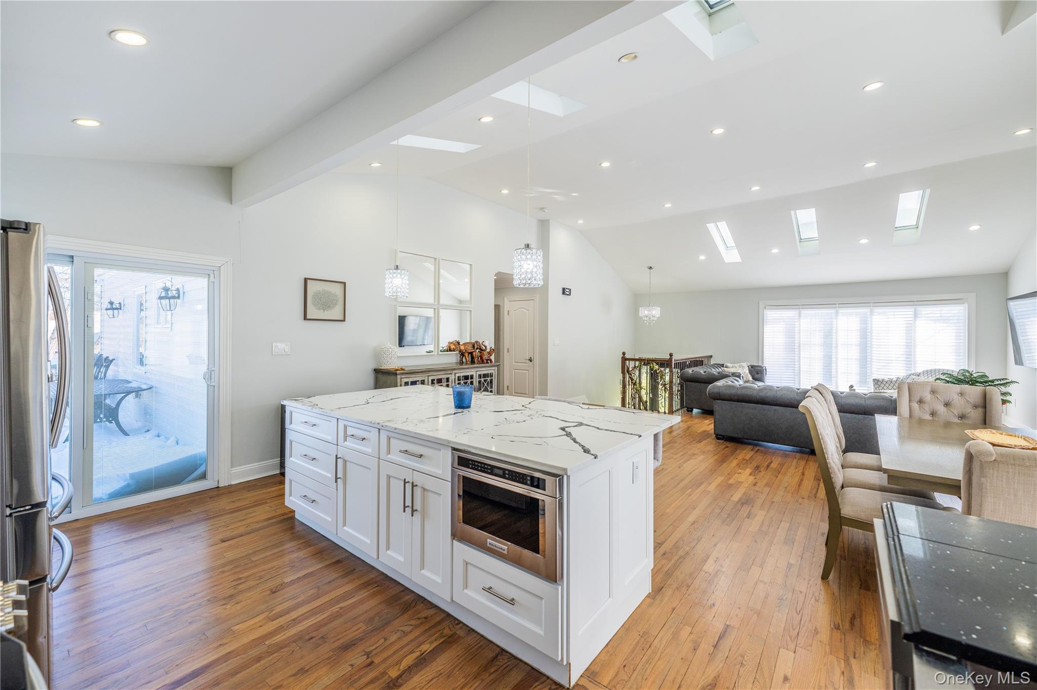 7 Dunhill Road Manhasset Hills, NY 11040 - Photo 15 of 35