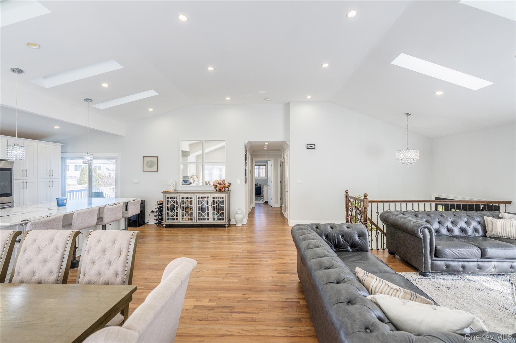 7 Dunhill Road Manhasset Hills, NY 11040 - Photo 18 of 35