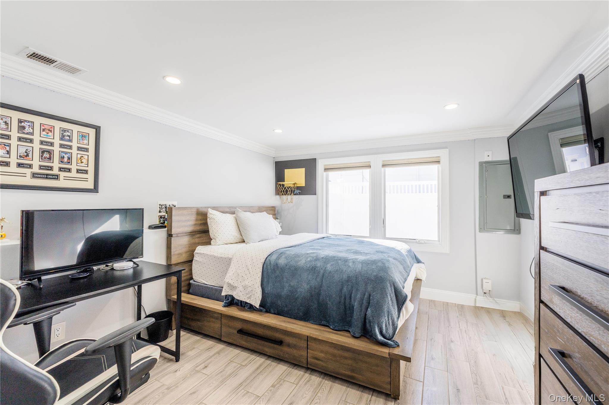 7 Dunhill Road Manhasset Hills, NY 11040 - Photo 22 of 35