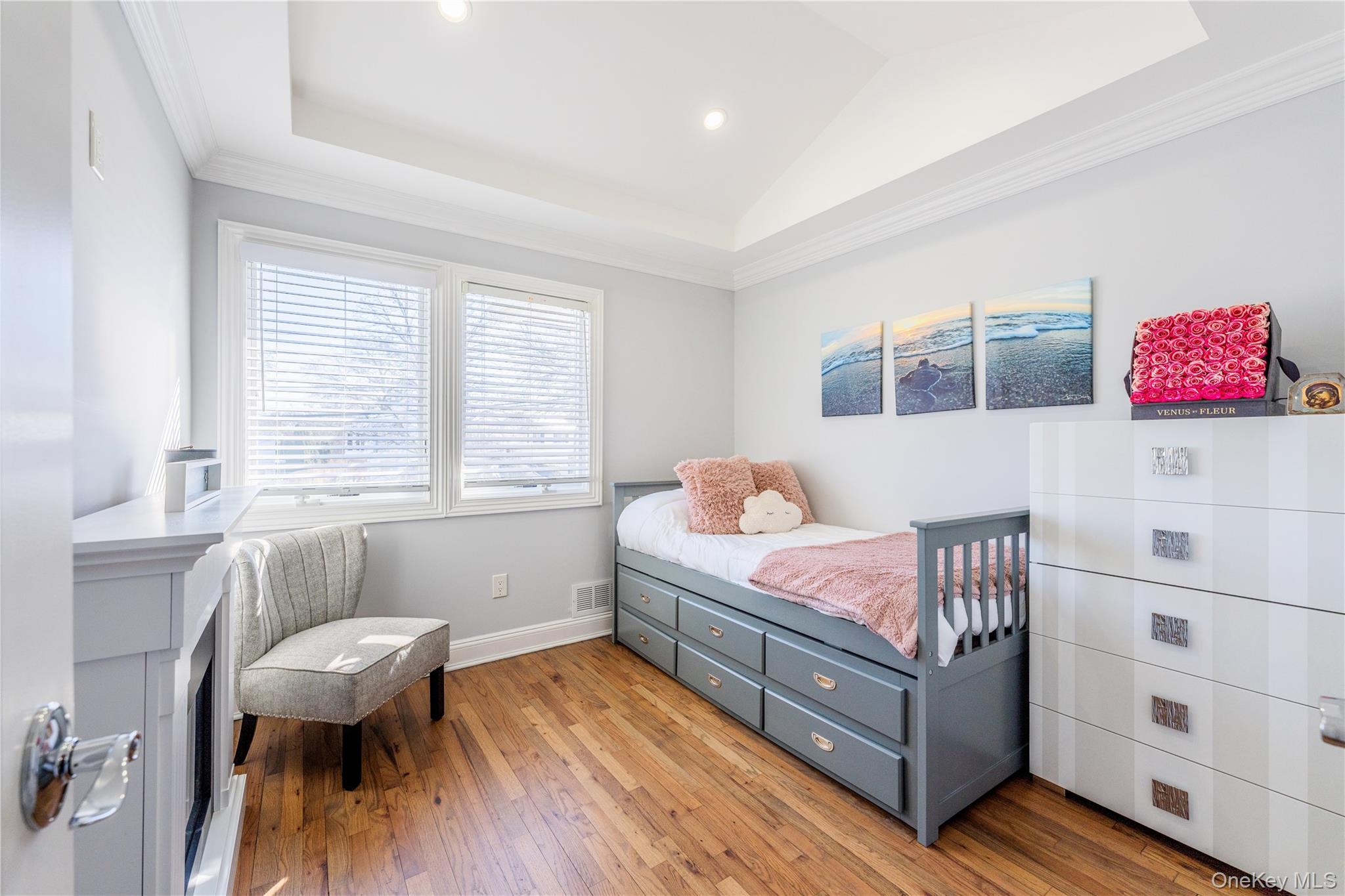 7 Dunhill Road Manhasset Hills, NY 11040 - Photo 24 of 35