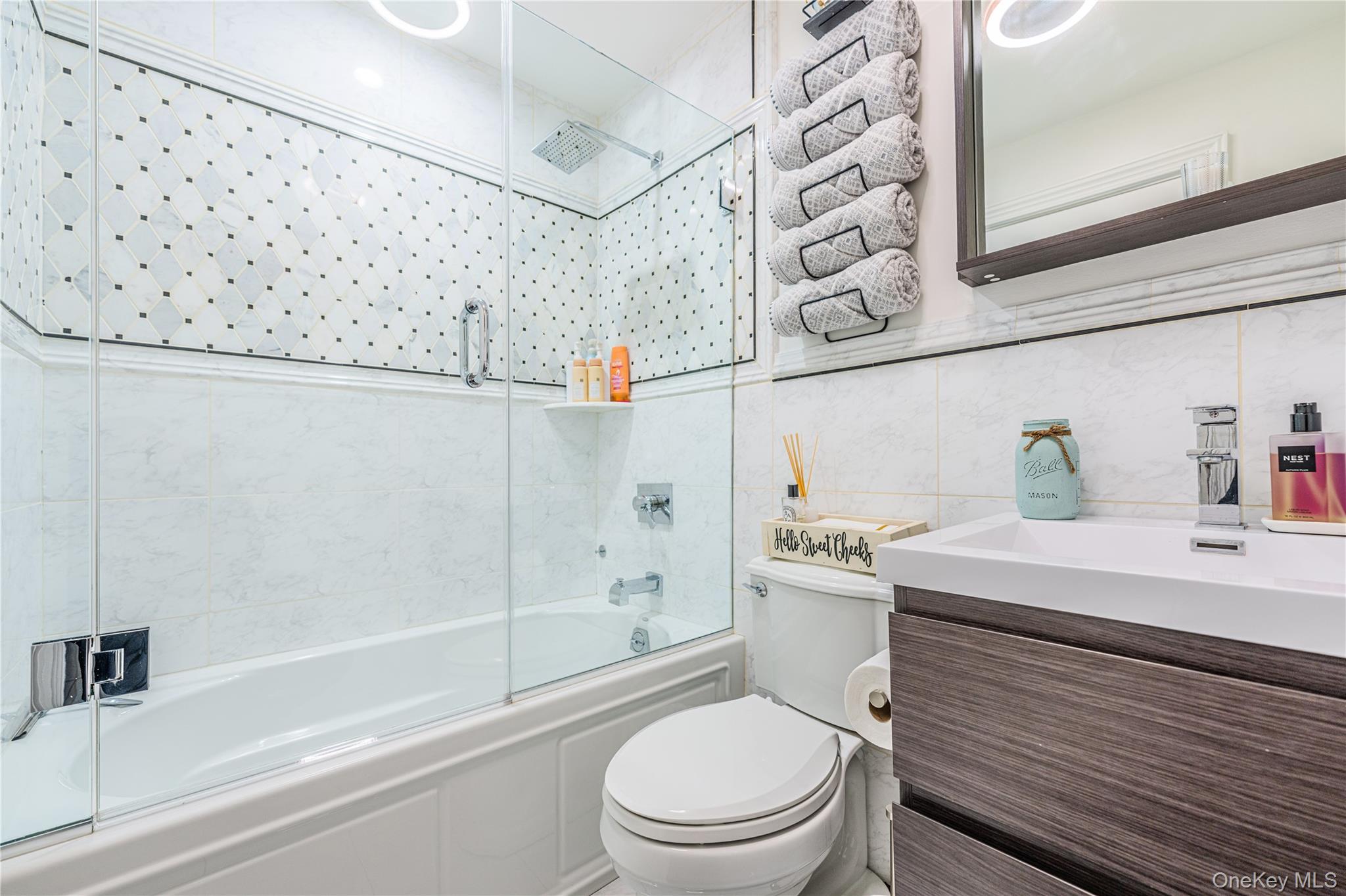 7 Dunhill Road Manhasset Hills, NY 11040 - Photo 26 of 35