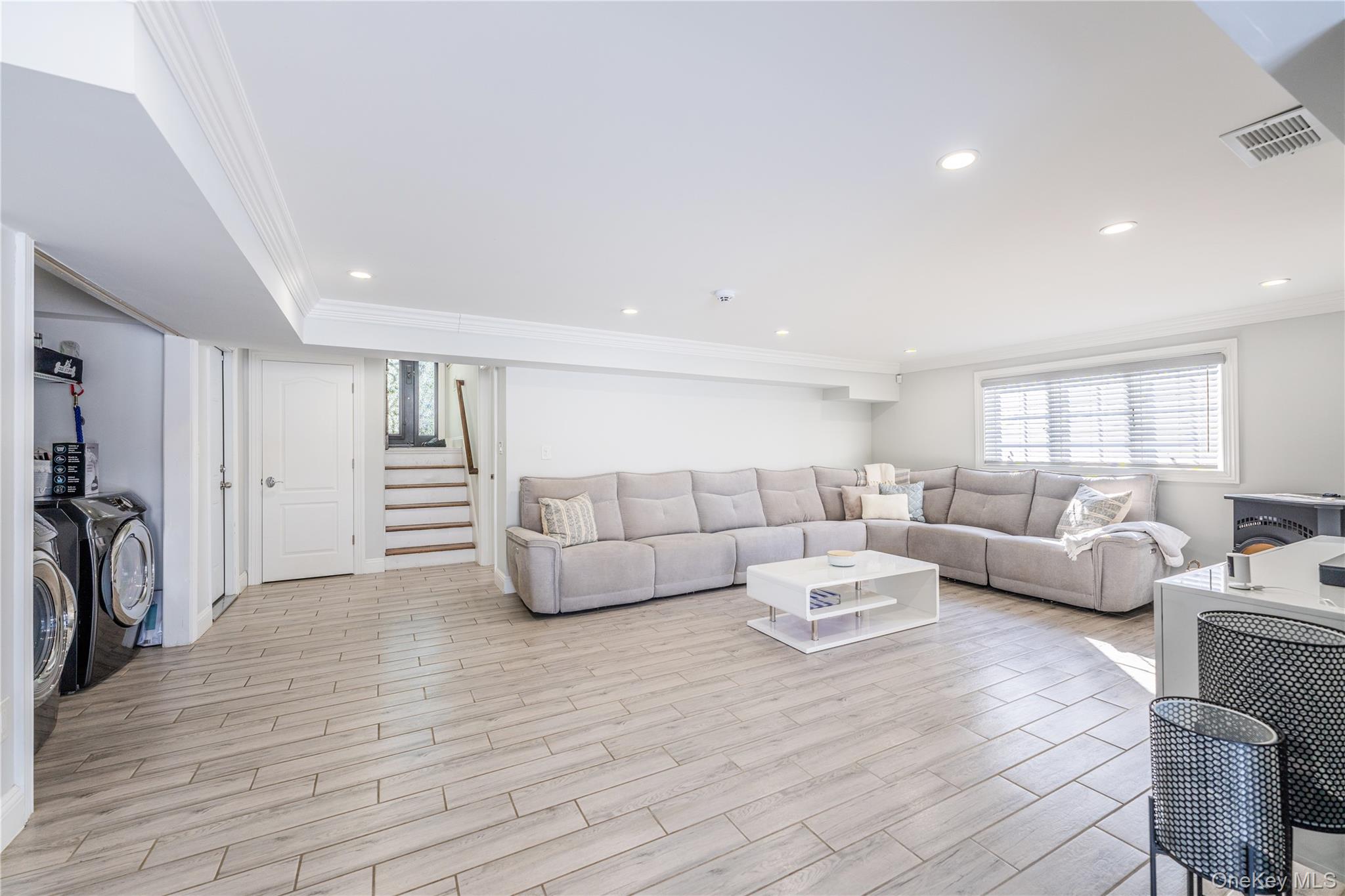 7 Dunhill Road Manhasset Hills, NY 11040 - Photo 30 of 35