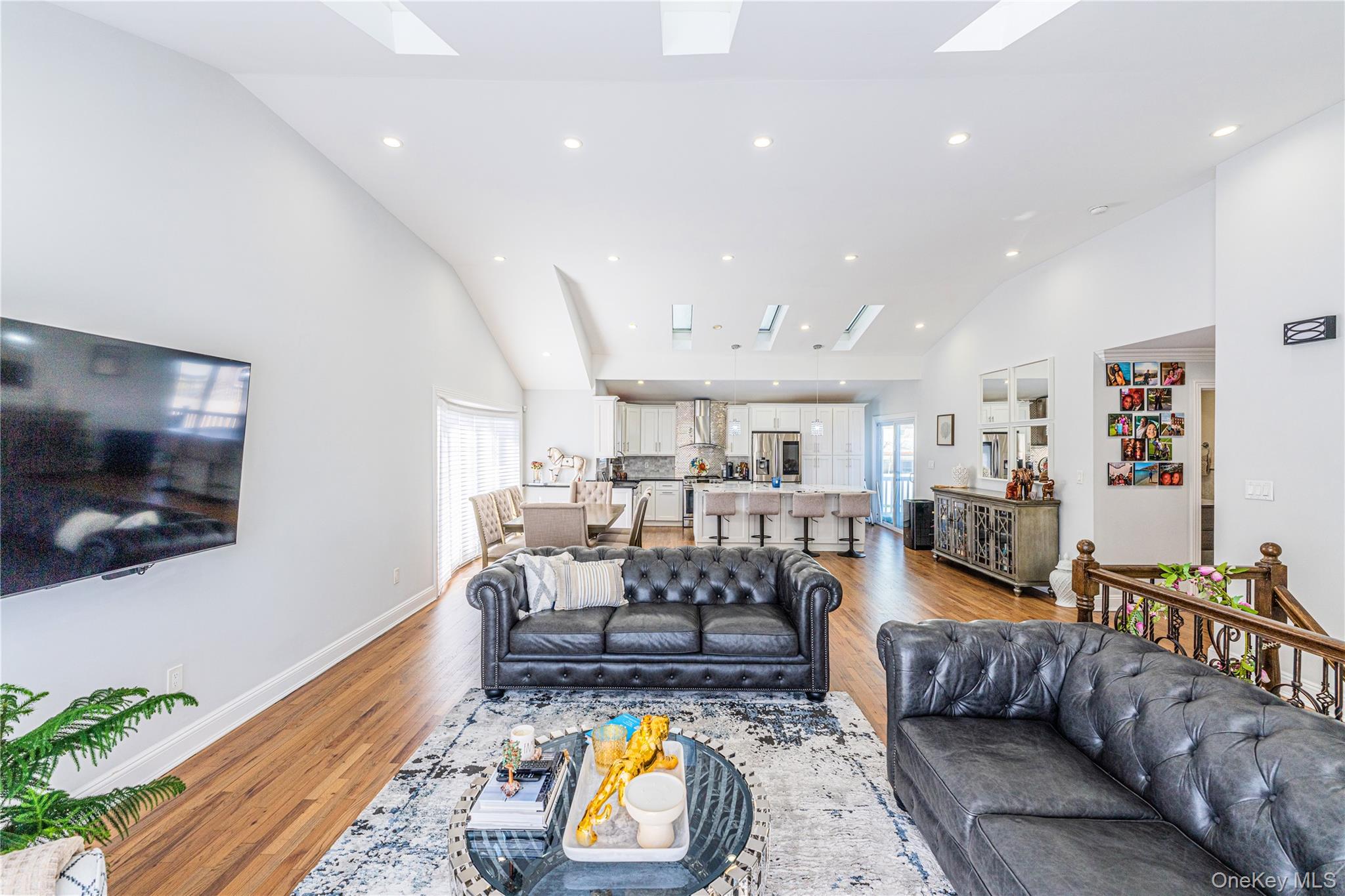 7 Dunhill Road Manhasset Hills, NY 11040 - Photo 7 of 35