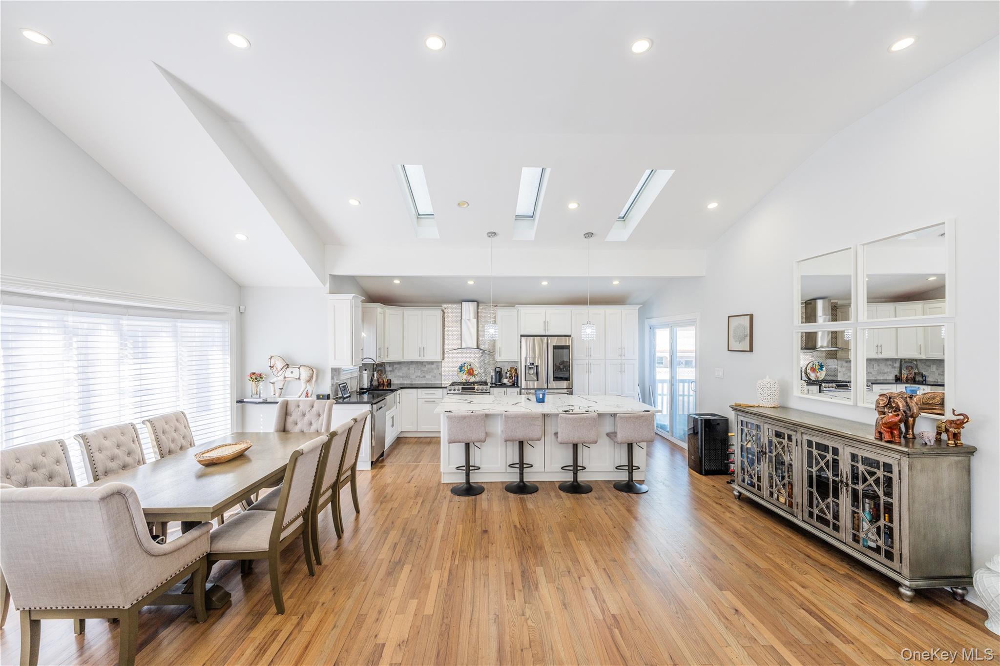 7 Dunhill Road Manhasset Hills, NY 11040 - Photo 10 of 35