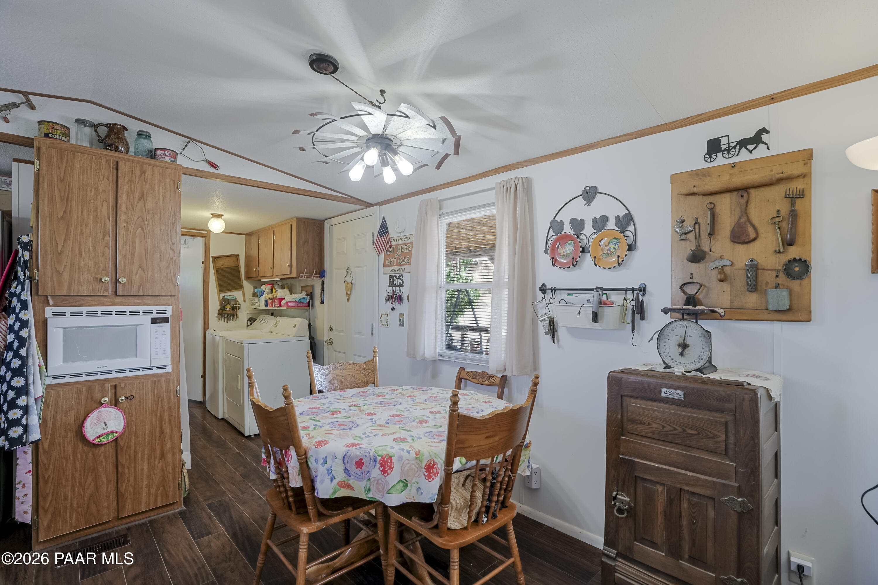 8360 West Barrington Road Wilhoit, AZ 86332 - Photo 8 of 36 Dining Area
