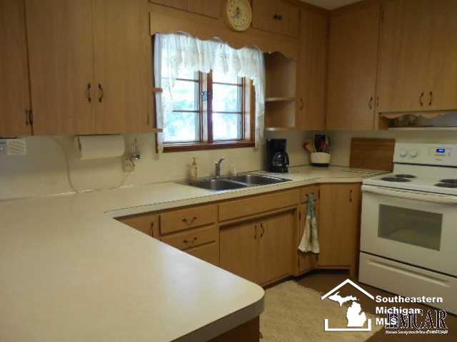2036 Vivian Road Monroe, MI 48162 - Photo 6 of 28 21214759-5.JPG