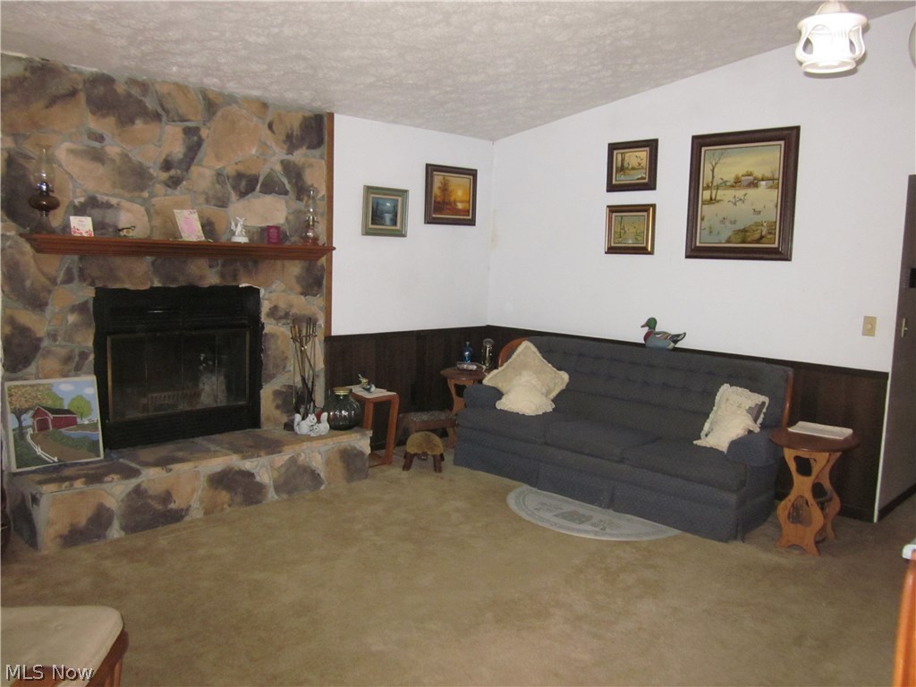 6585 Wayland Road Ravenna, OH 44266 - Photo 4 of 24 Gallery Image 4