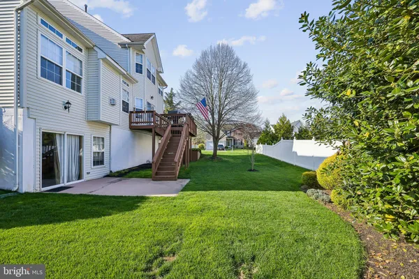 a view of a yard in front of house