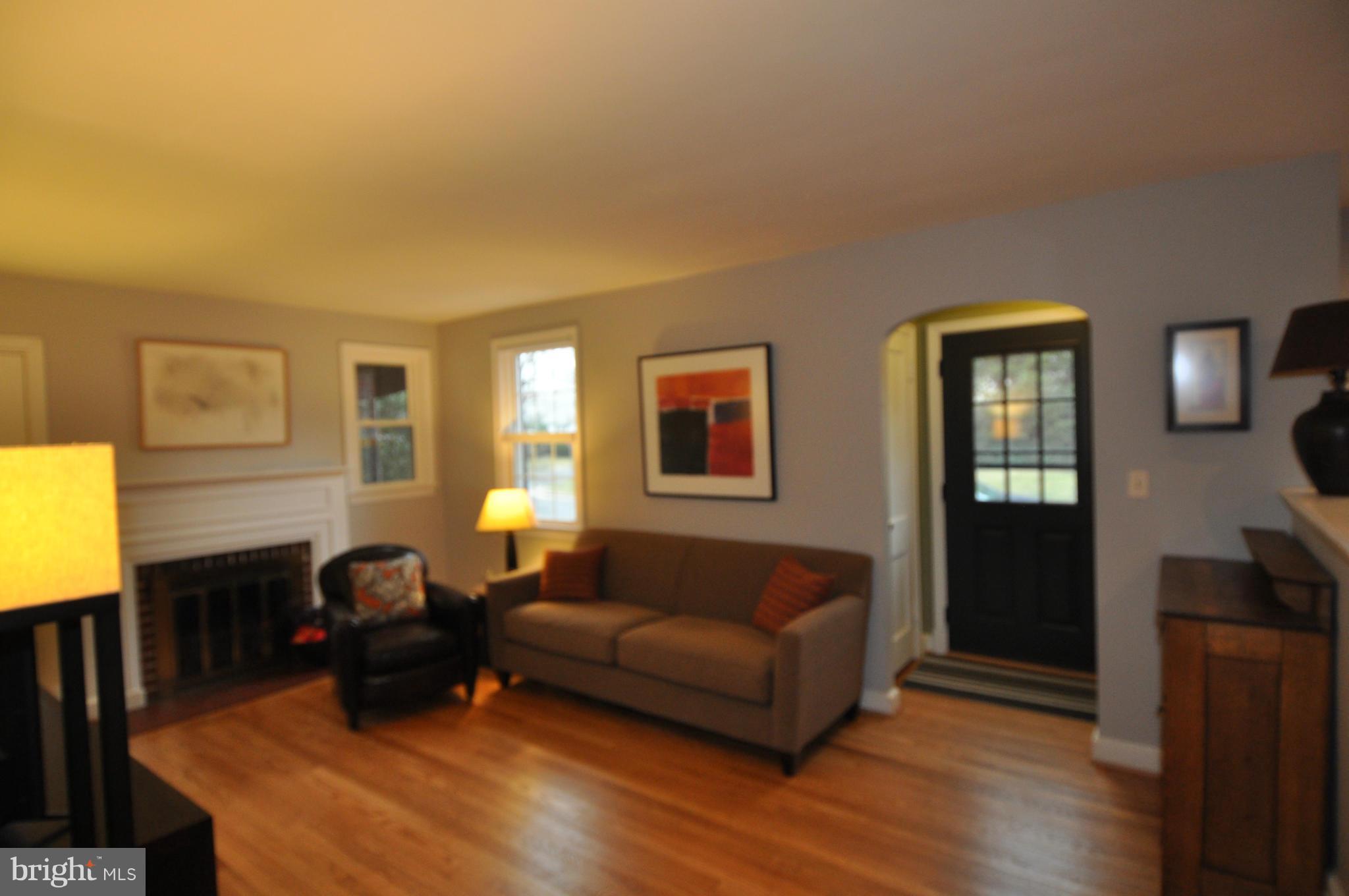 9301 Walden Road Silver Spring, MD 20901 - Photo 6 of 26 Living Room