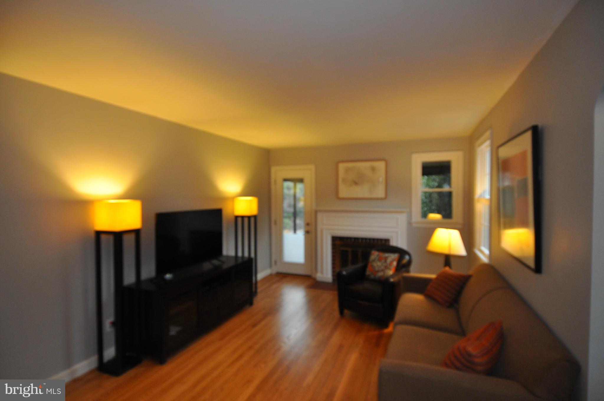 9301 Walden Road Silver Spring, MD 20901 - Photo 7 of 26 Living Room