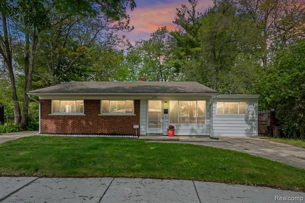 $199,900 | 21951 Morton Street, Oak Park, MI 48237