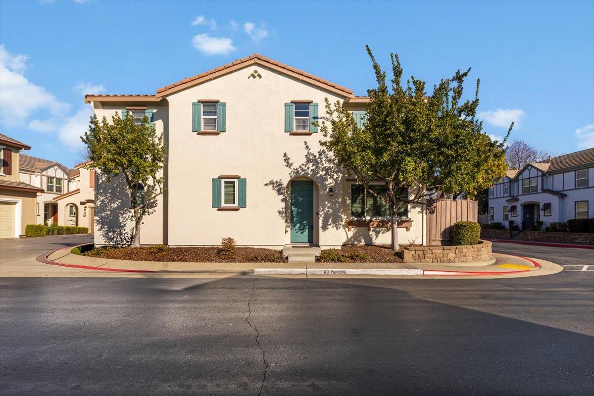 1000 Impressionist Loop Roseville, CA 95747 - Photo 2 of 33 a front view of a house with a yard