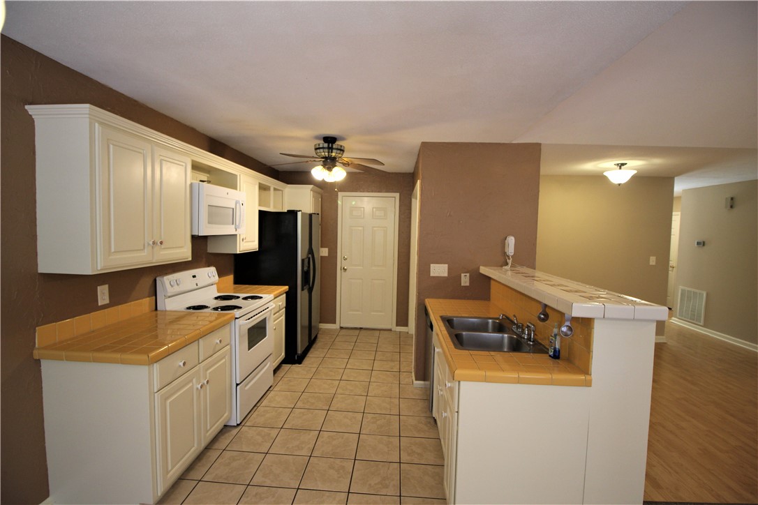 103 Woodbridge Circle Anderson, SC 29621 - Photo 2 of 24