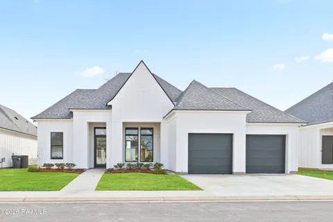 $417,175 | 305 Grand Oak Drive, Broussard, LA 70518