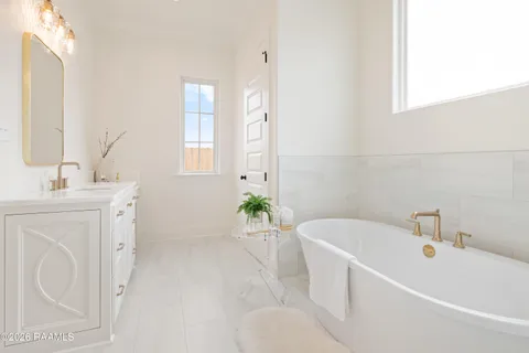 $417,175 | 305 Grand Oak Drive, Broussard, LA 70518