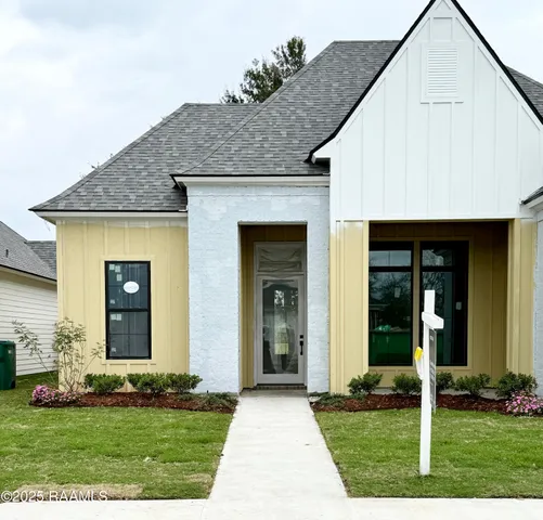 $417,175 | 305 Grand Oak Drive, Broussard, LA 70518